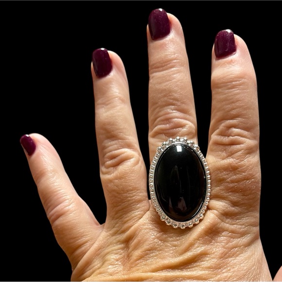 Jewelry - 🎉HP🎉Vintage Classic Black Statement Ring. So Elegant!🎉HP🎉
